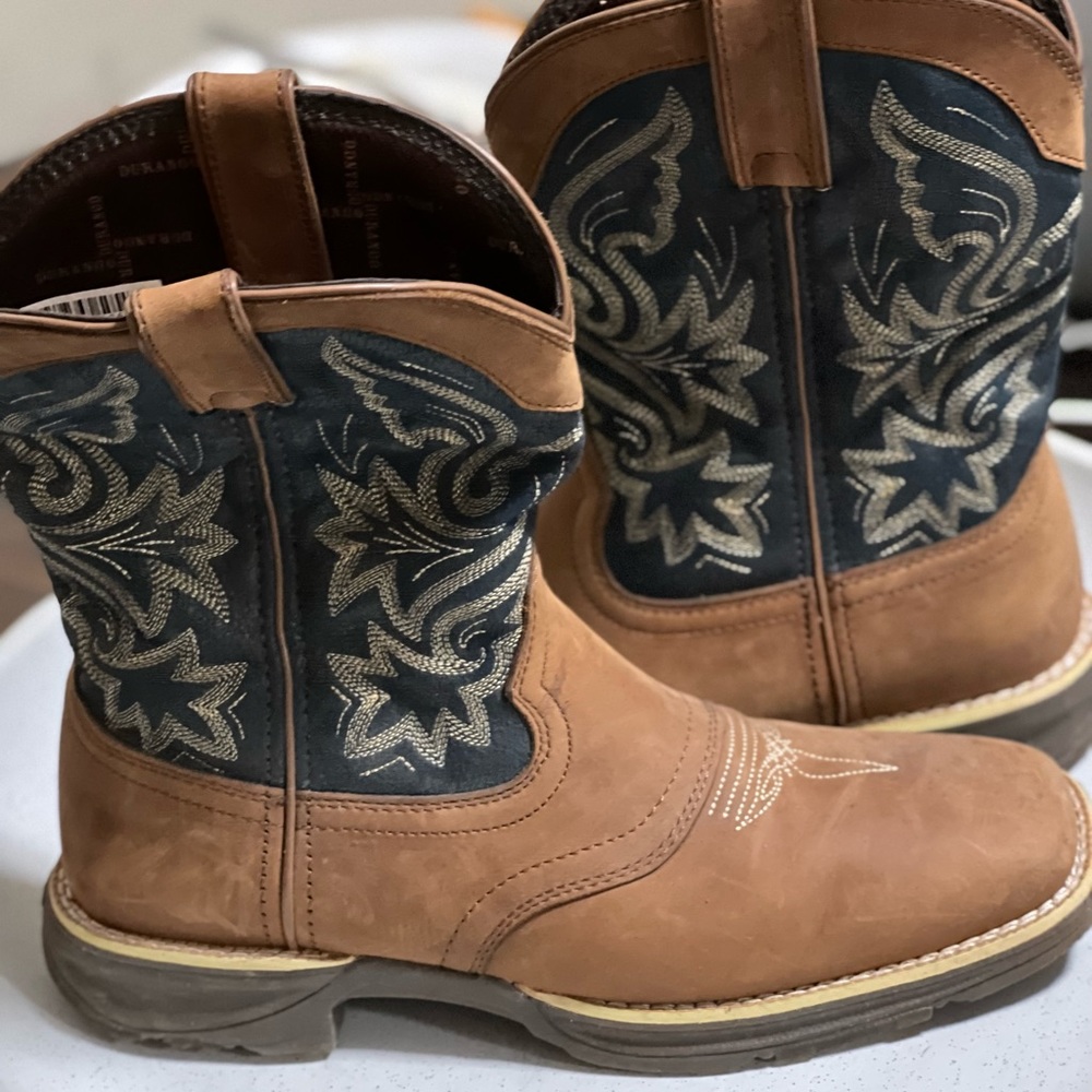 Durango saddle boot; tan/blue